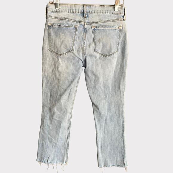 Old Navy Flare Mid Rise Light Wash Denim Jeans Distressed Hole in Knee Sz 6 - Picture 2 of 7